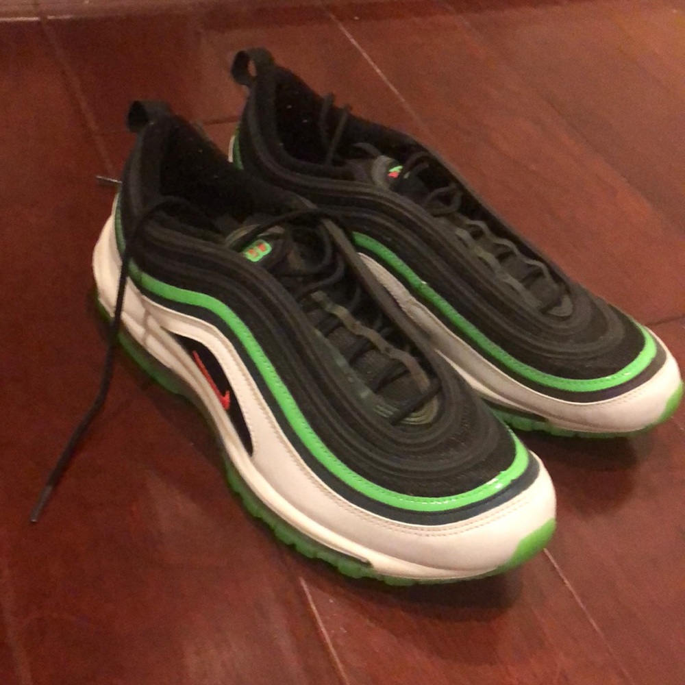 *only worn once* air max 97 “black green”